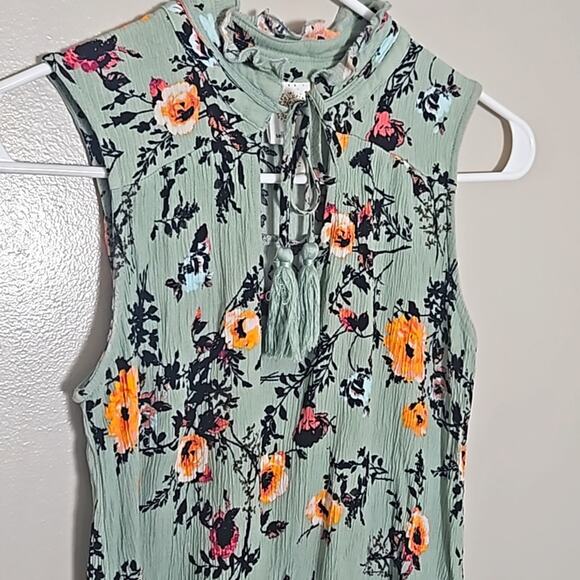Self Esteem Green Floral Keyhole Sleeveless Crinkle Top Sz Medium - Picture 3 of 10